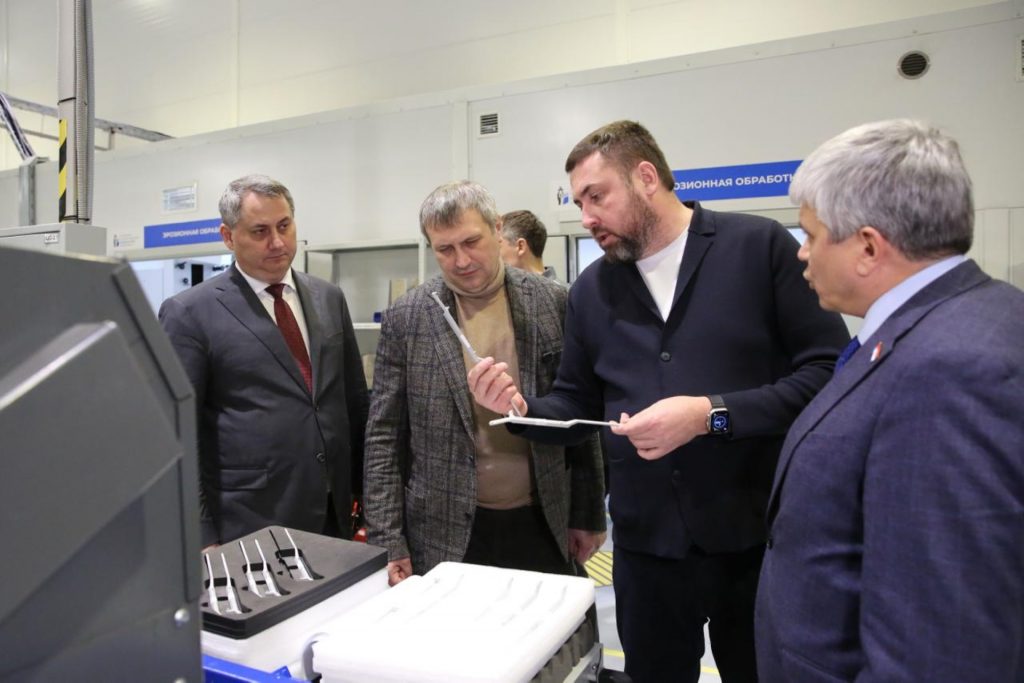 С производственными площадками ИИР СамГМУ ознакомились глава Самары и председатель городской Думы