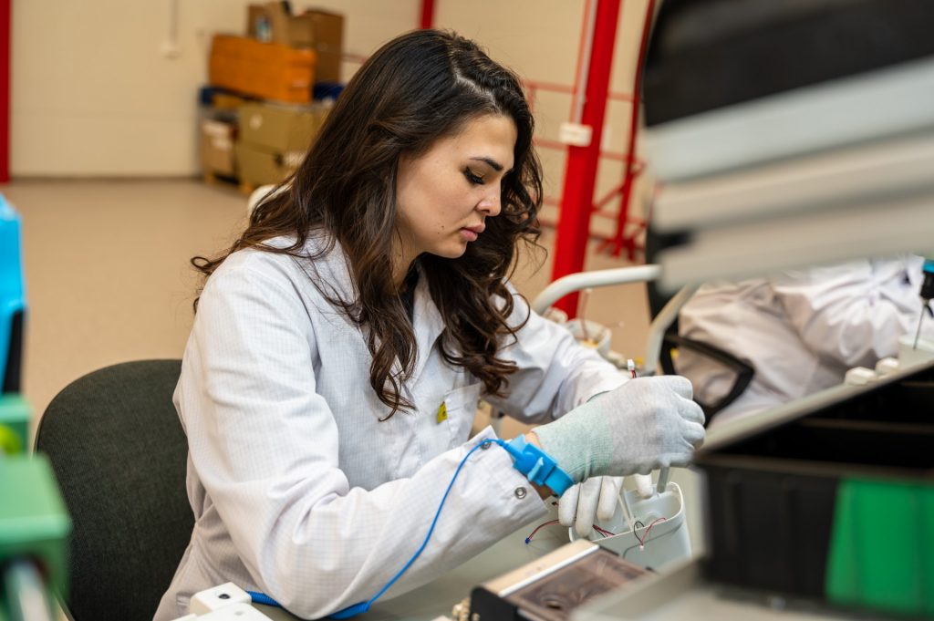 В ЦСП 2.0 ИИР СамГМУ запущено серийное производство автоматических тонометров