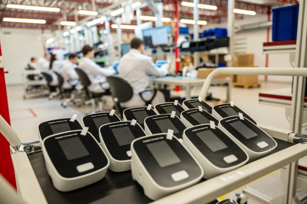 В ЦСП 2.0 ИИР СамГМУ запущено серийное производство автоматических тонометров