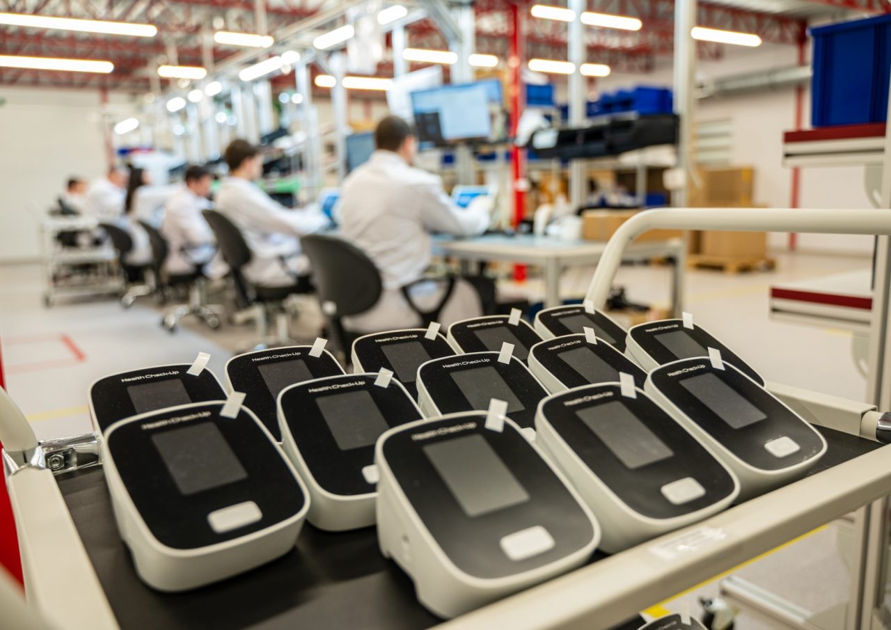 В ЦСП 2.0 ИИР СамГМУ запущено серийное производство автоматических тонометров